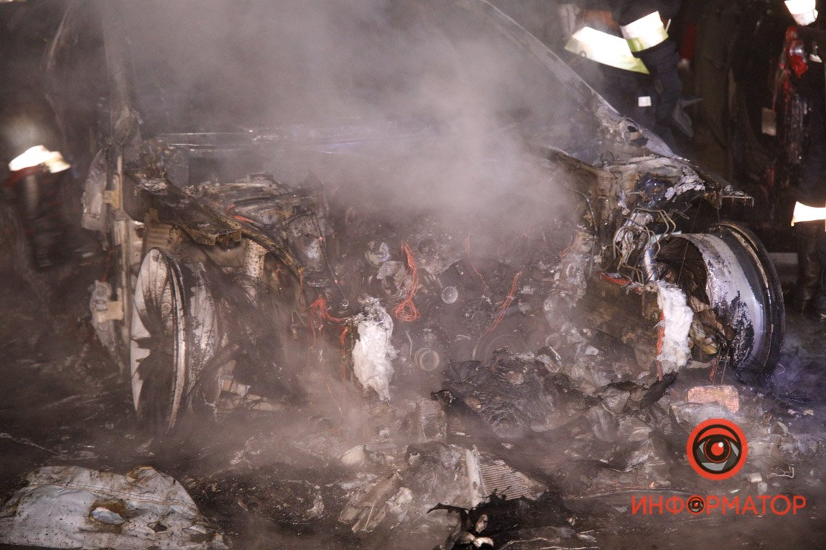 Один Mercedes сгорел полностью