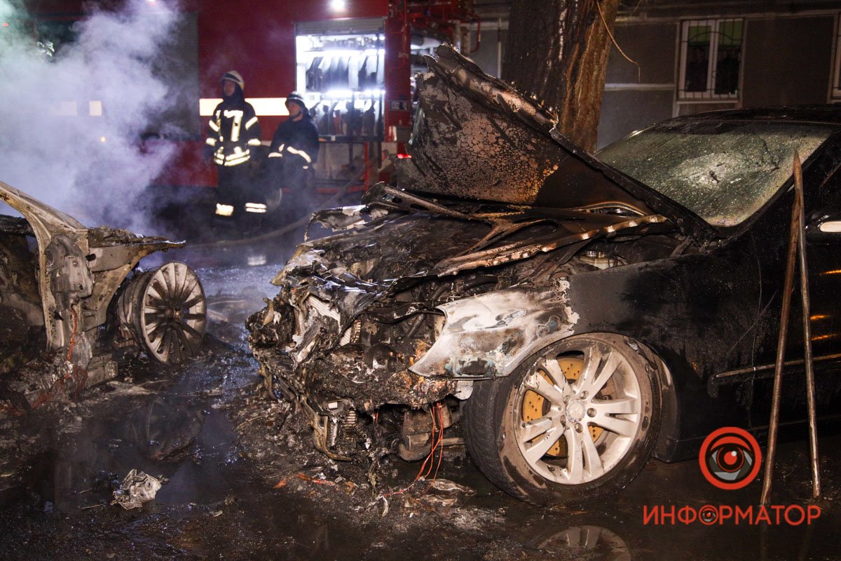 Из-за припаркованных на въезде во двор машин спасатели долго не могли подъехать к месту