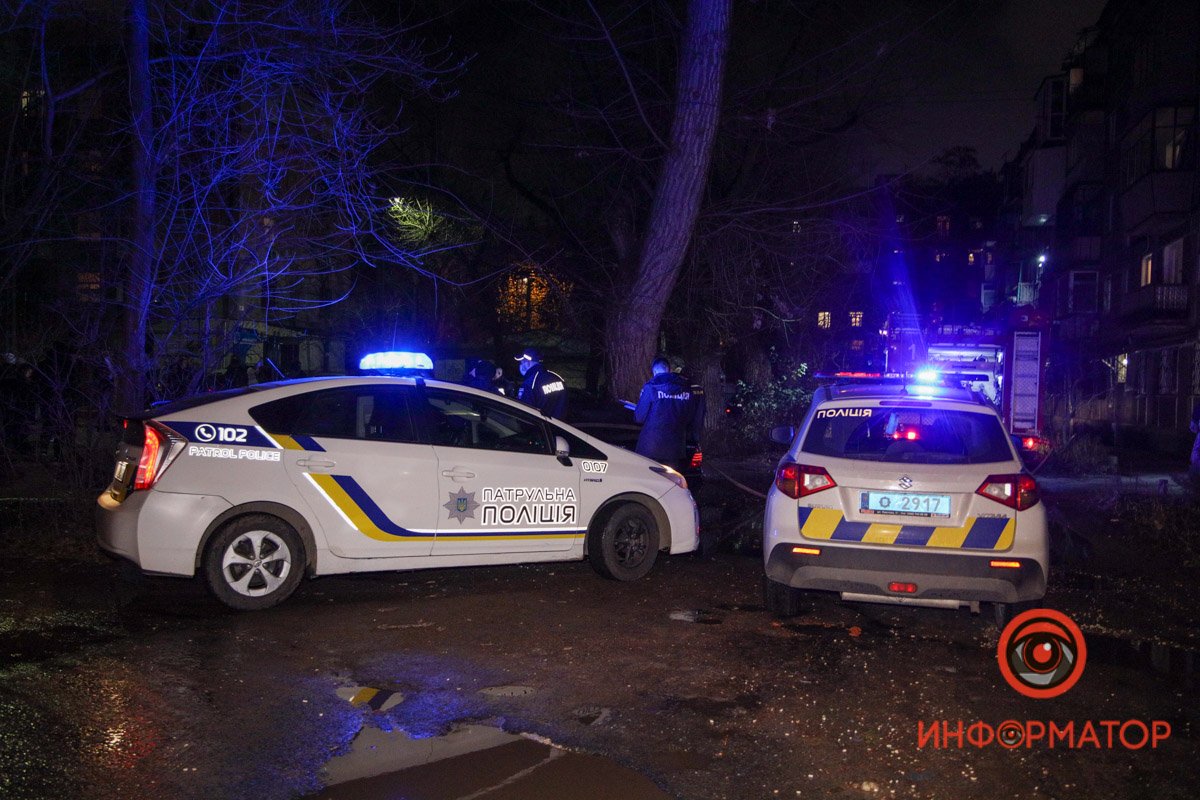 На месте работают сотрудники полиции, обстоятельства и причины пожара выясняются