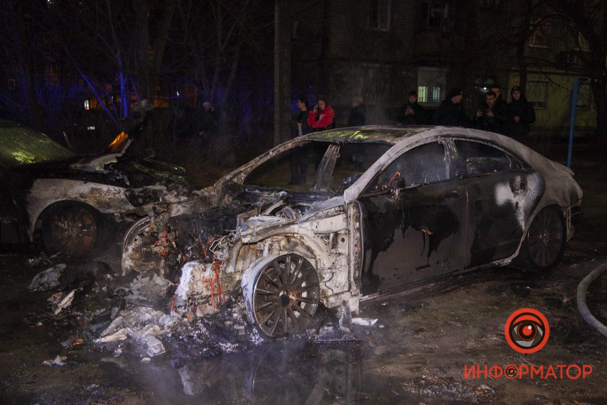 На месте работают сотрудники полиции и спасатели