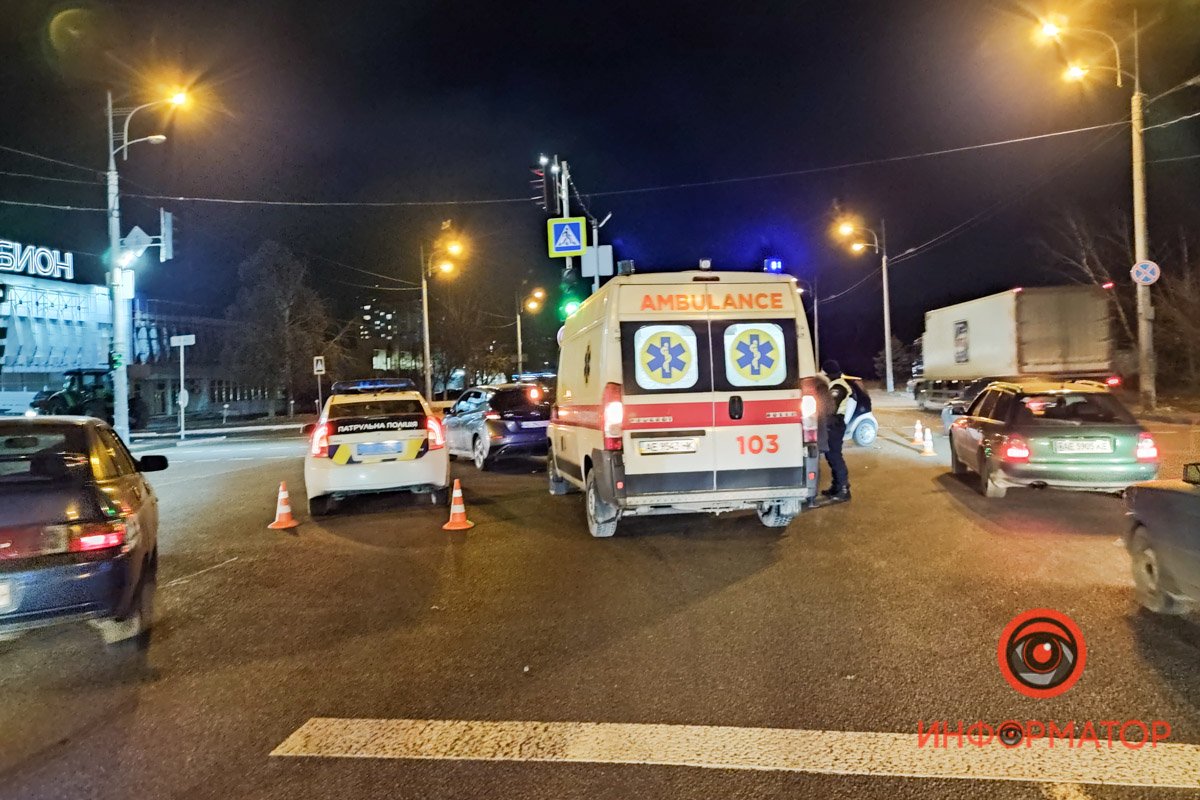 Заняты две крайние левые полосы по направлению в Подгородное