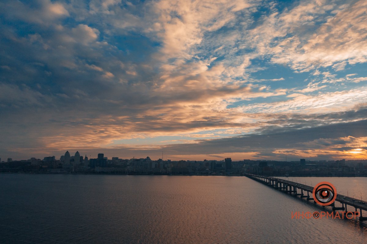 Завернувшись одеялом из пушистых облаков