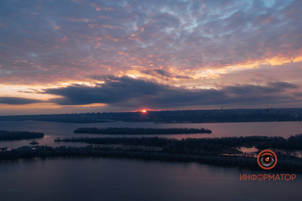 Мир - не мил, если ты угрюм