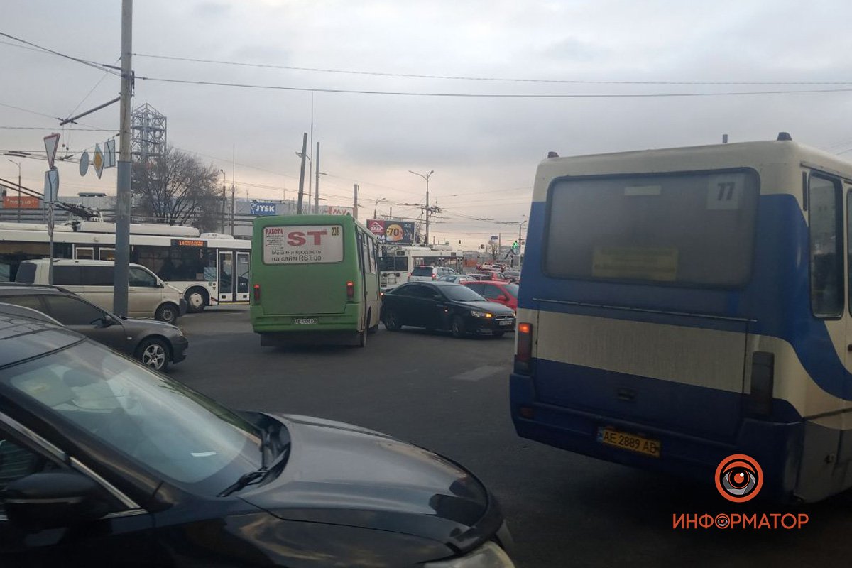 В пятницу, 3 декабря, на улице Ломаной случилась авария В пятницу, 3 декабря, на улице Ломаной случилась авария