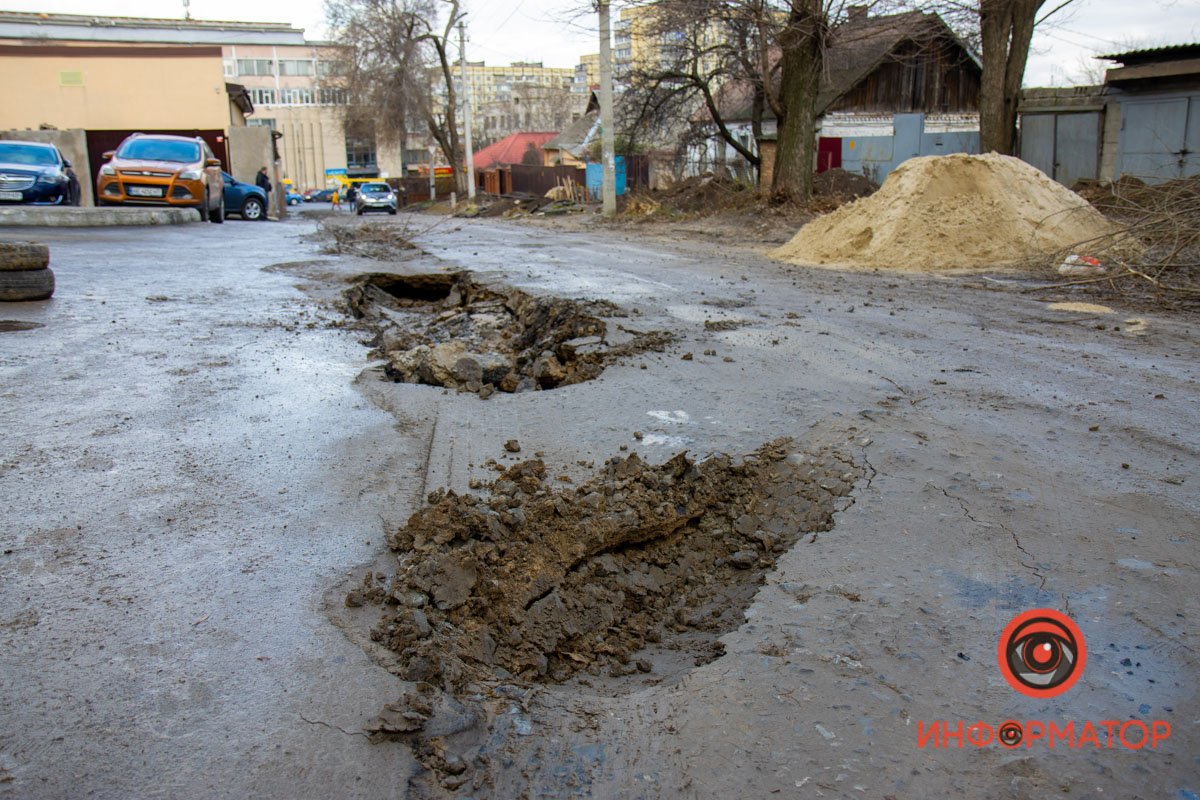 Следы, которые остались после грузовика Следы, которые остались после грузовика