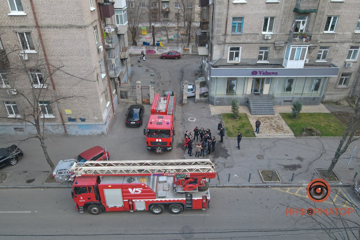 К сожалению, многие дворы совсем не предназначены для проезда крупногабаритной техники.