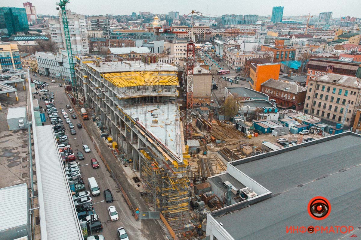 Скоро тут будут яркие вывески, бутики и развлечения 