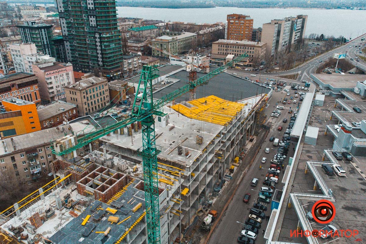 Даже в таком виде здание уже выглядит необычно и интересно 