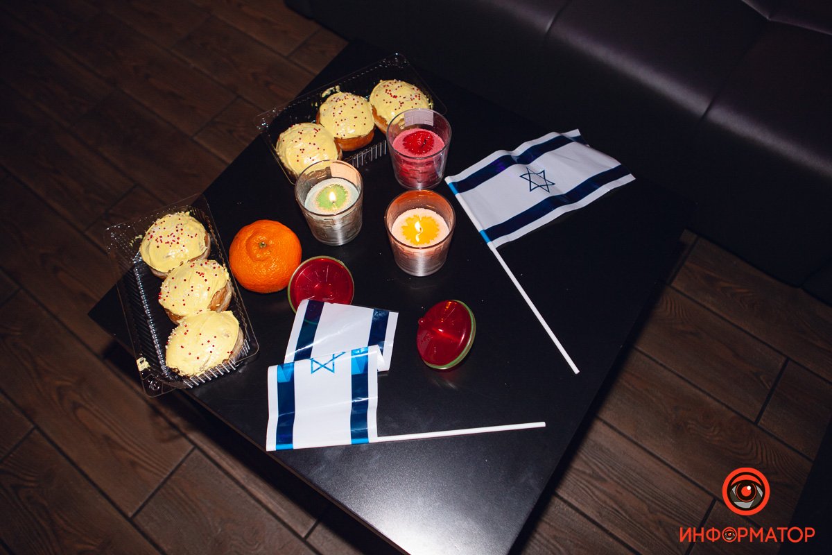 Вечеринка в честь Хануки Вечеринка в честь Хануки