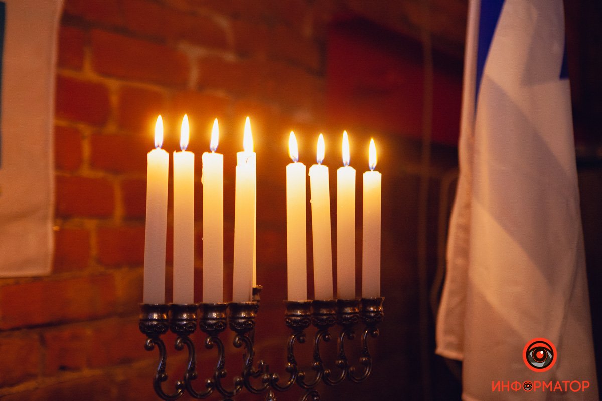 Зажгли все свечи на Ханукии Зажгли все свечи на Ханукии