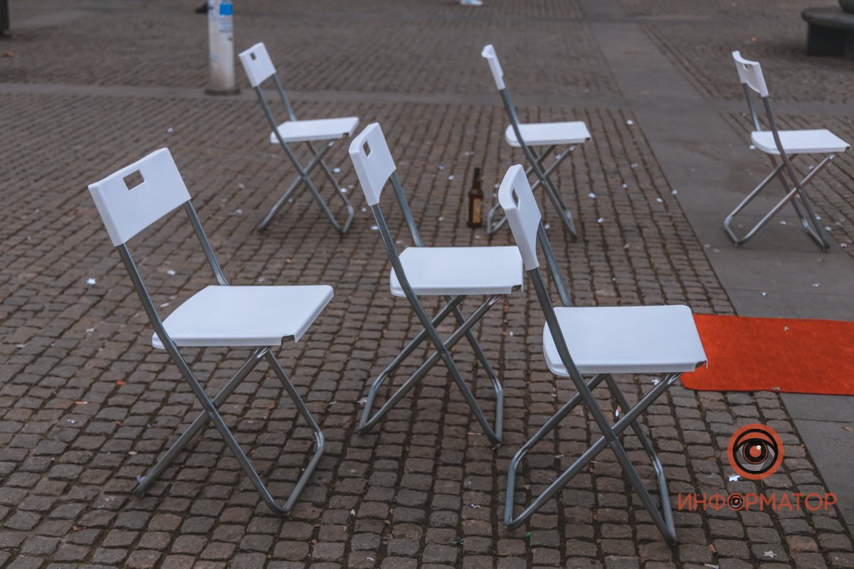 В центре Днепра парень "женился" на резиновой кукле 4