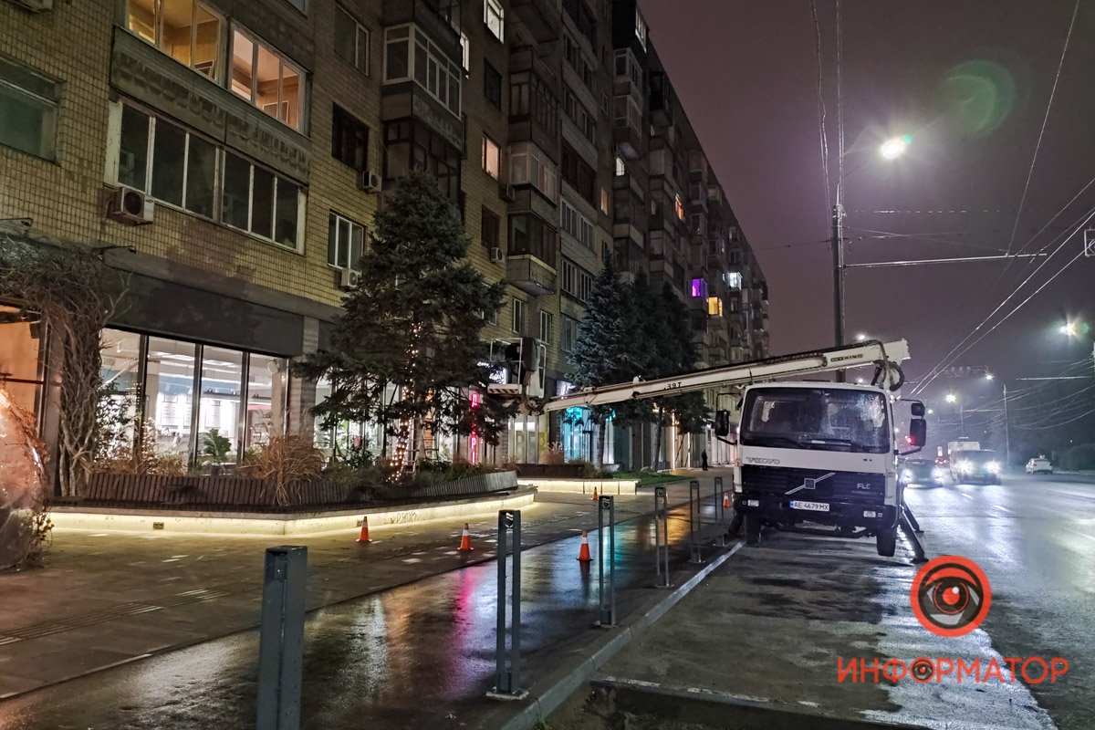 Сегодня начали украшать Сичеславскую Набережную