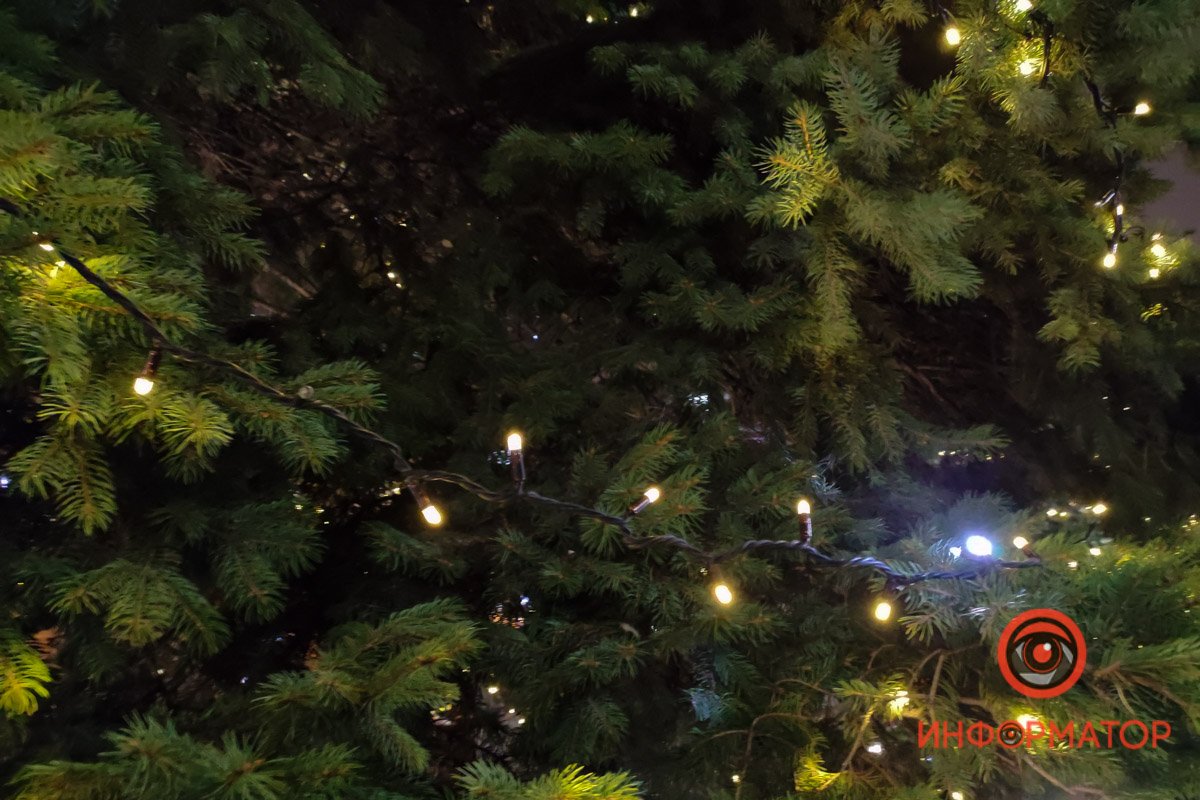 Праздник к нам мчится