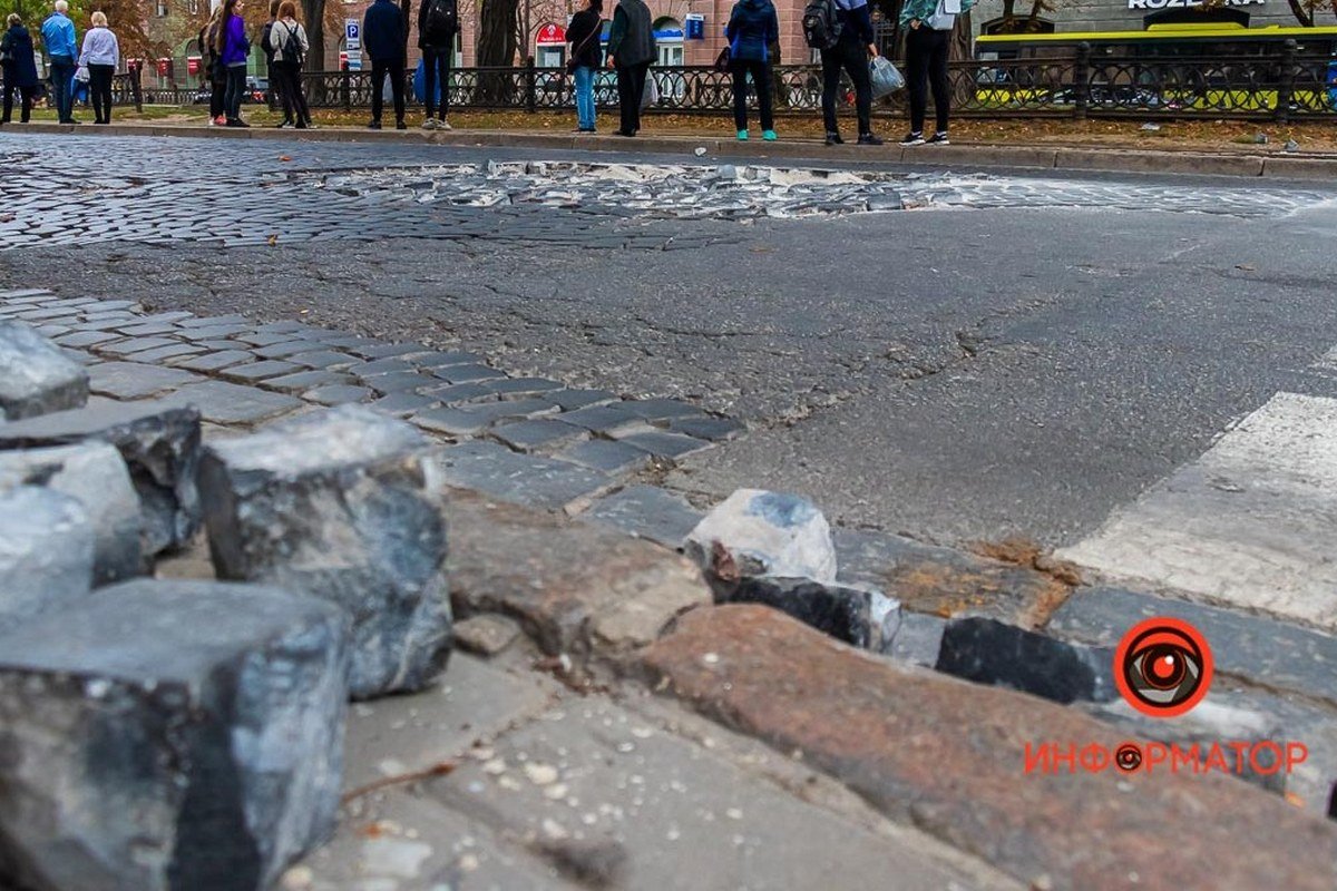 В Днепре на Яворницкого уберут 120-летнюю брусчатку В Днепре на Яворницкого уберут 120-летнюю брусчатку