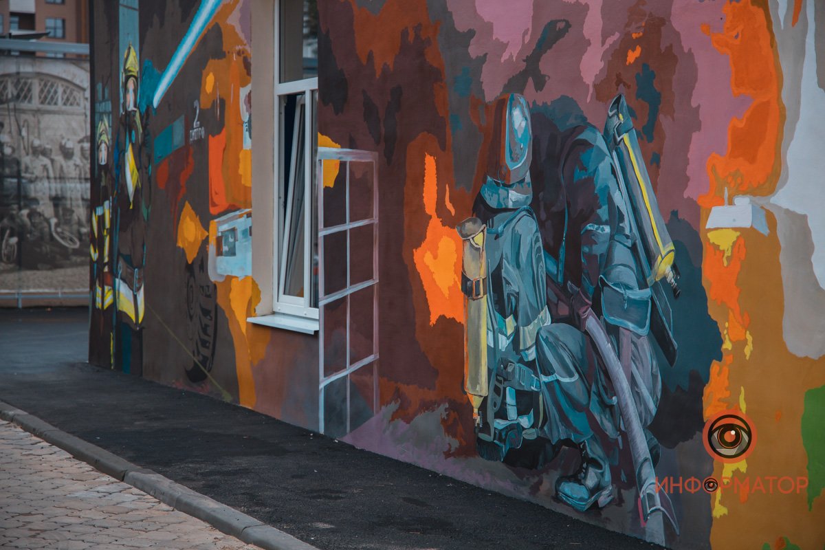 Мурал, посвященный спасателям Мурал, посвященный спасателям