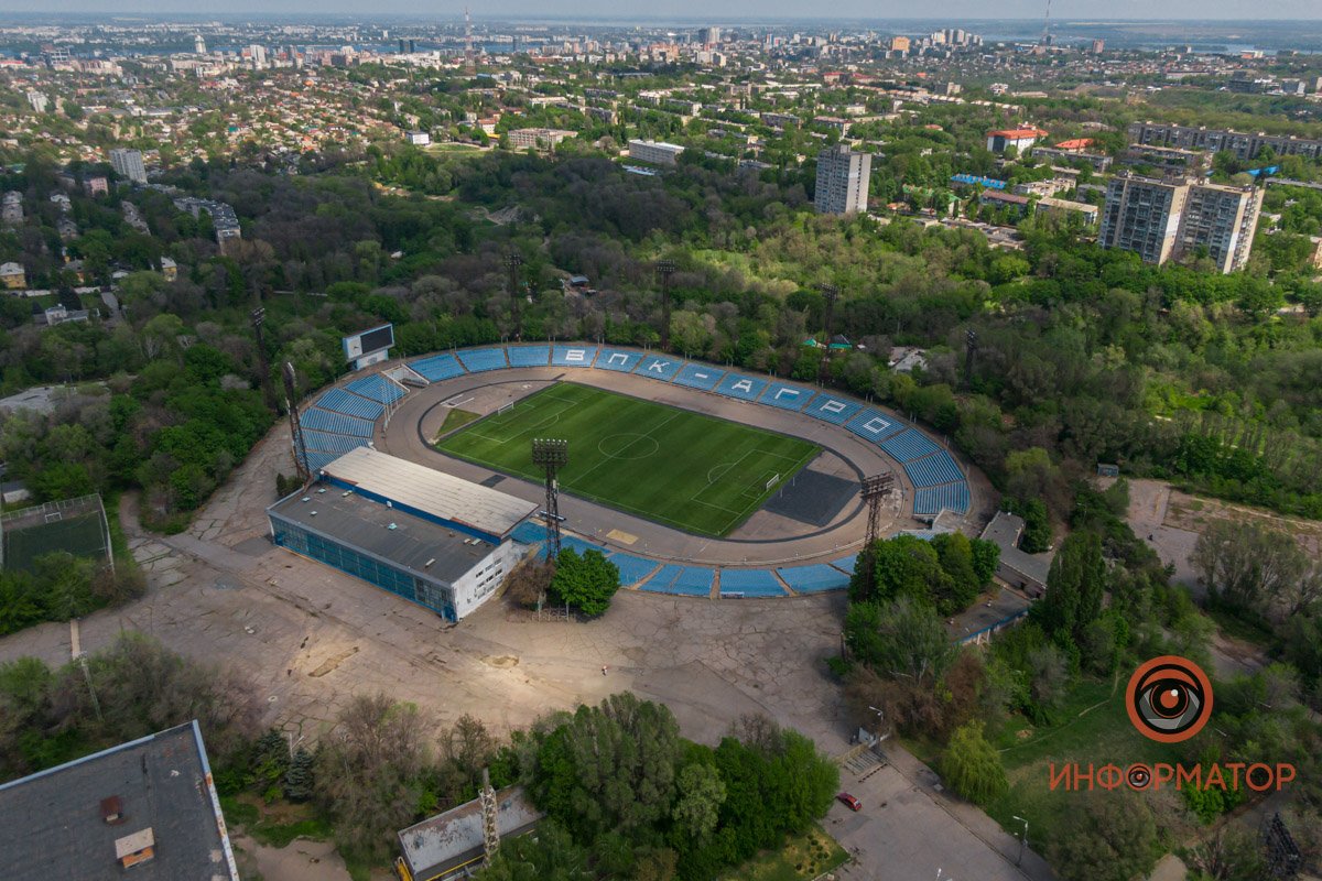 Надпись на трибунах стадиона "Метеор" Надпись на трибунах стадиона "Метеор"