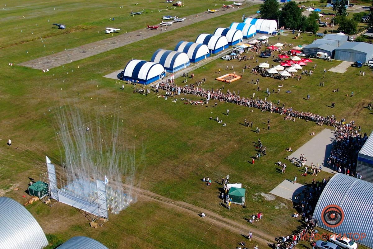 Одновременно взлетели 447 моделей ракет Одновременно взлетели 447 моделей ракет