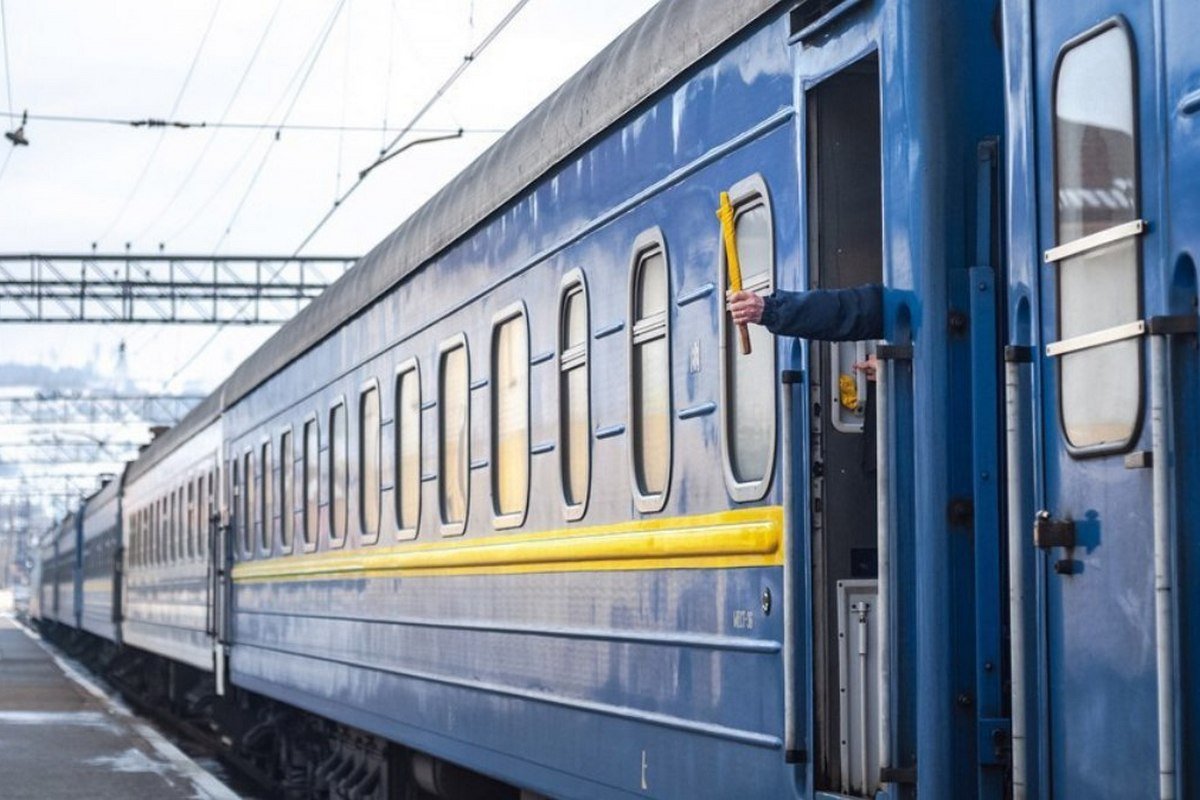 Поезд-рекордсмен через Днепр Поезд-рекордсмен через Днепр