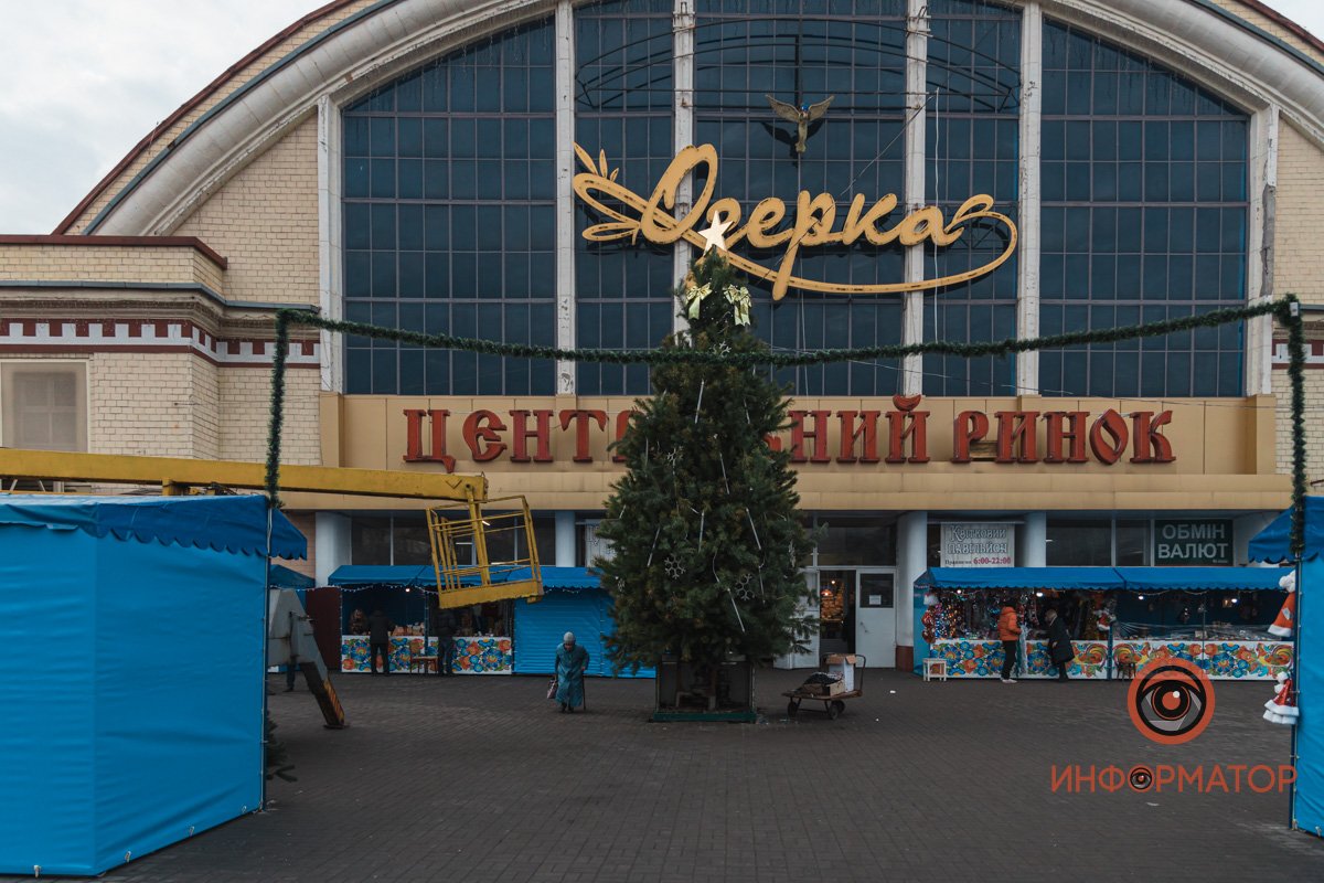 В Днепре возле "Озерки" поставили елку 7