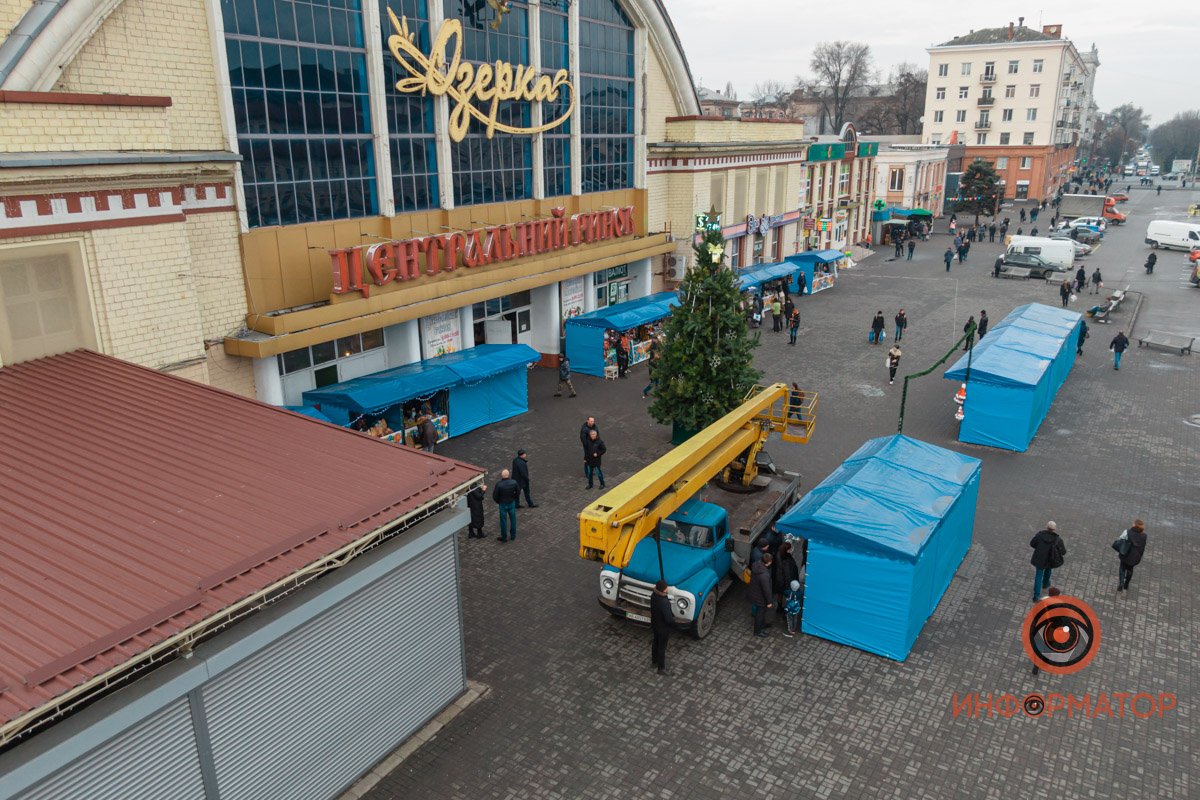 В Днепре возле "Озерки" поставили елку 14