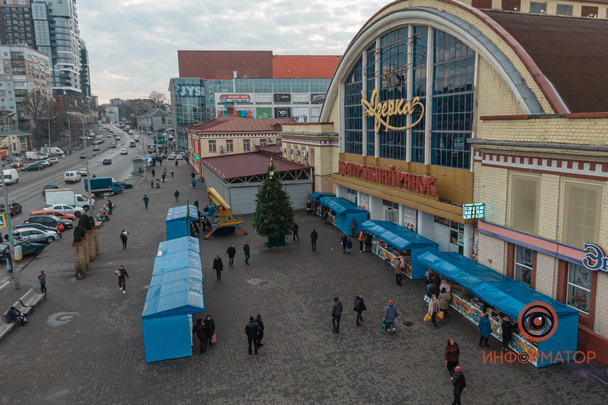 В Днепре возле "Озерки" поставили елку 17