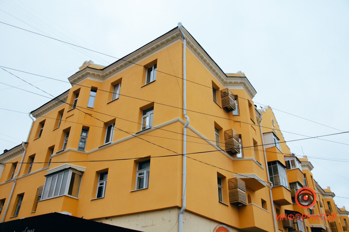 По словам художника, такой цвет будет живописно смотреться на улицах Днепра 