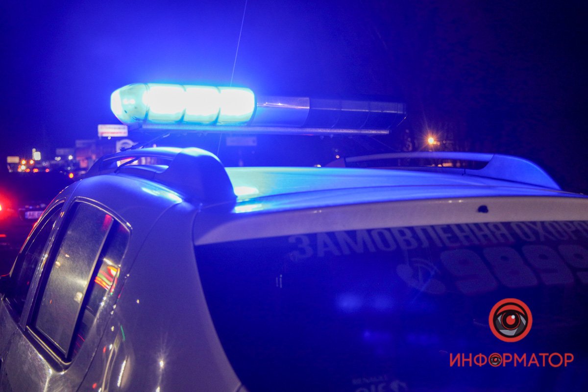 На этом участке не работает освещение, поэтому мужчина его не заметил