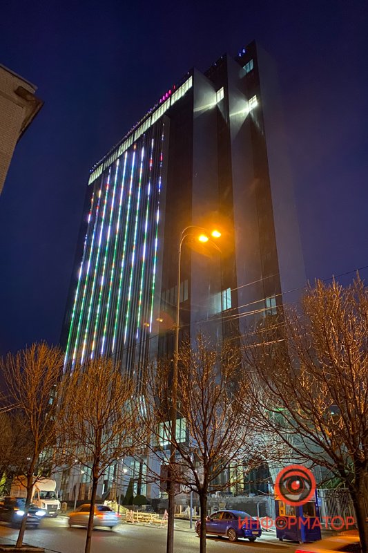 Возвышаясь Возвышаясь