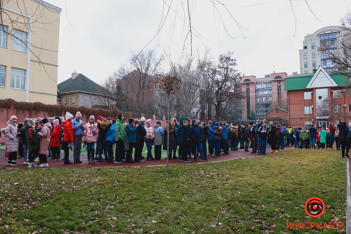 Занятия отменили и всех отпустили домой 