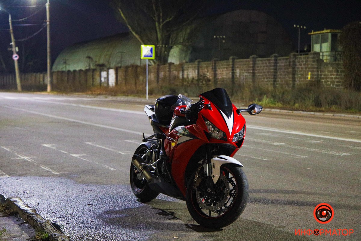 Предварительно, она шла по разметке старого пешеходного перехода Предварительно, она шла по разметке старого пешеходного перехода