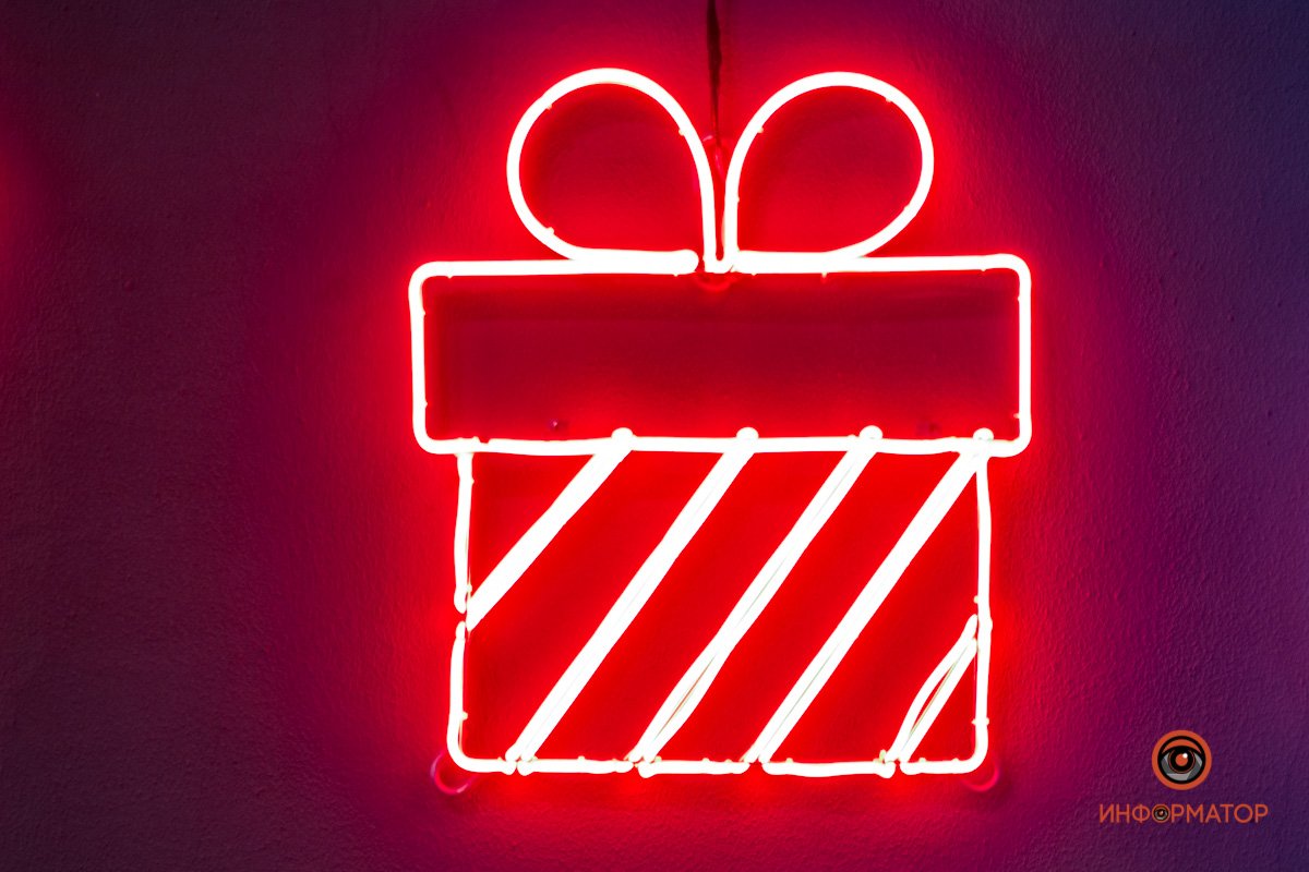 Намекает на то, что пора думать над подарками близким Намекает на то, что пора думать над подарками близким