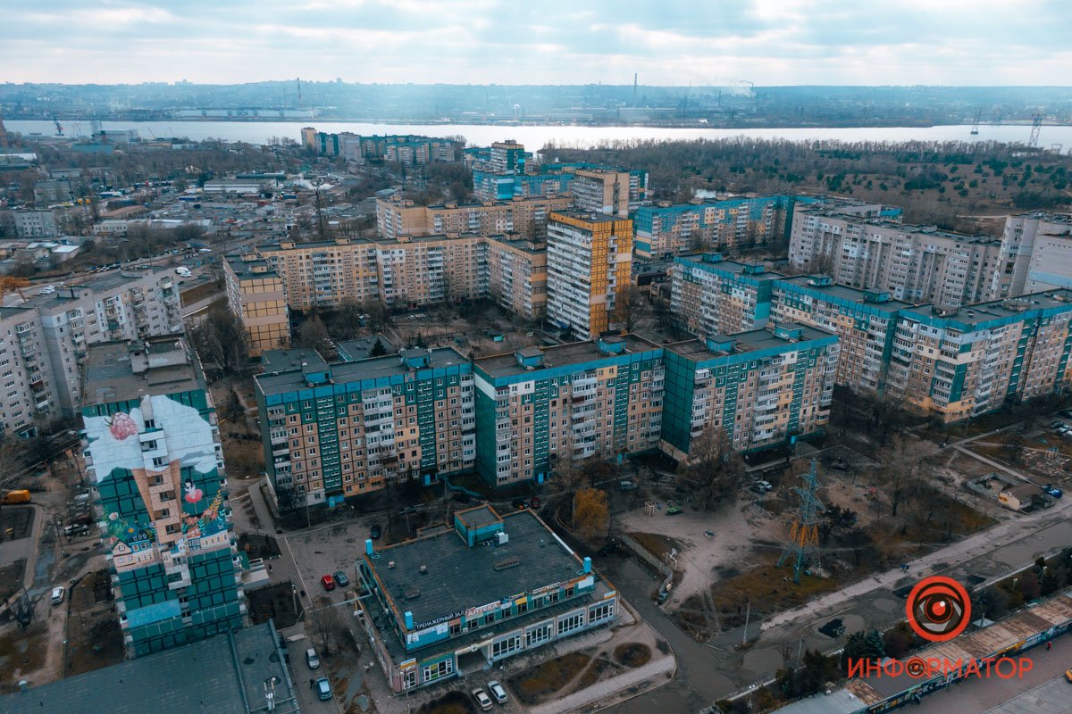 На его территории более 300 гектаров, с населением около 300 тысяч человек