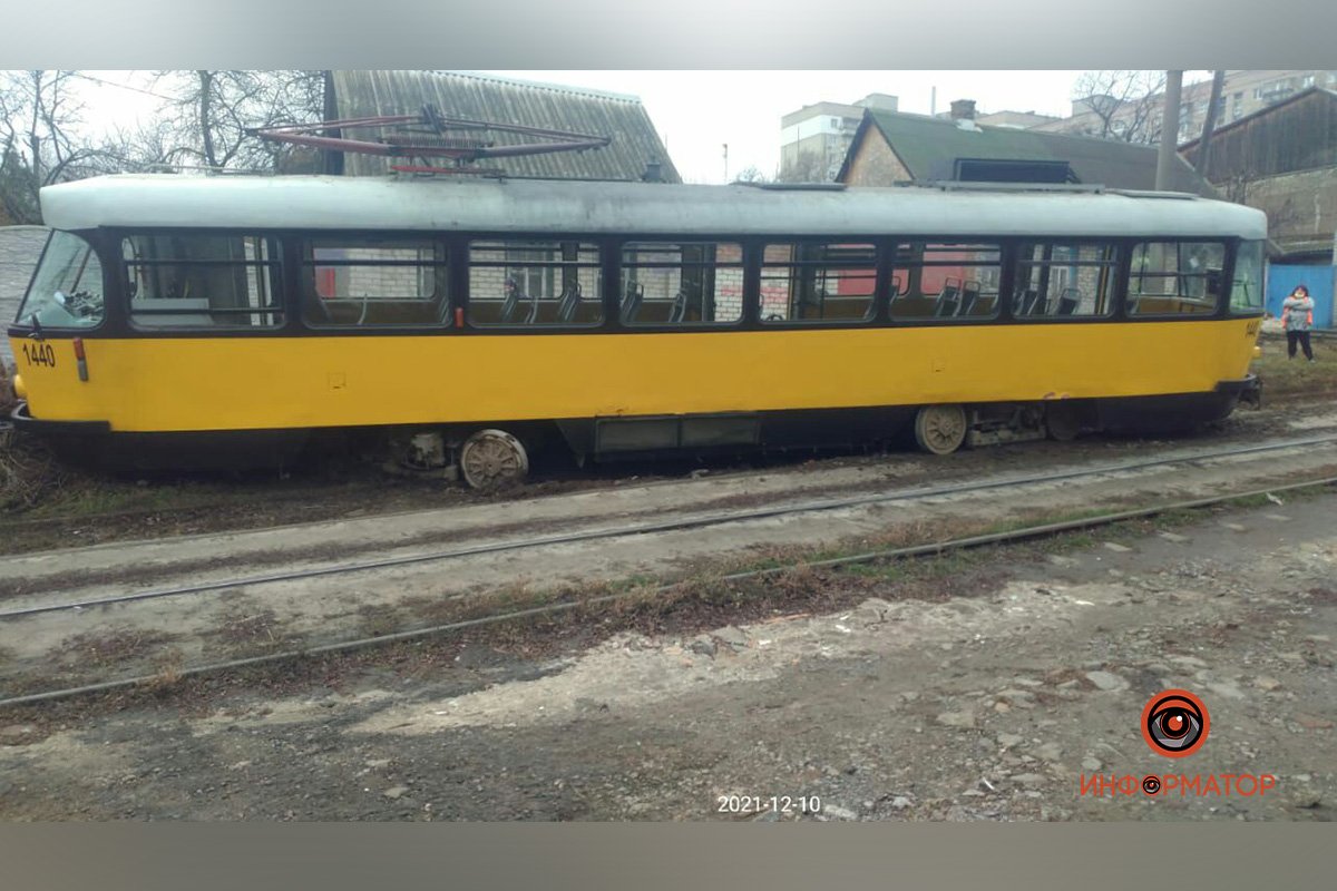 На улице Гомельской трамвай маршрута №15 сошел с рельсов На улице Гомельской трамвай маршрута №15 сошел с рельсов