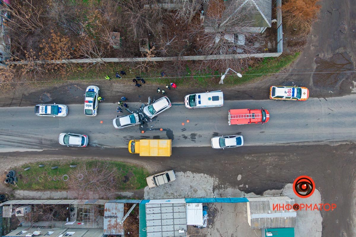 У нее черепно-мозговая травма и перелом голеностопа