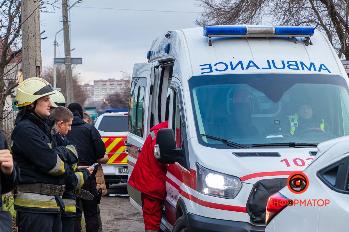 Медики оказывают помощь на месте