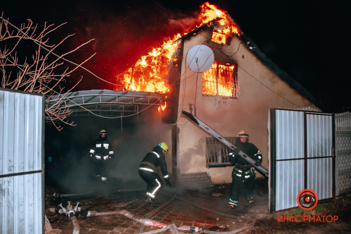 На место прибыли сотрудники ГСЧС