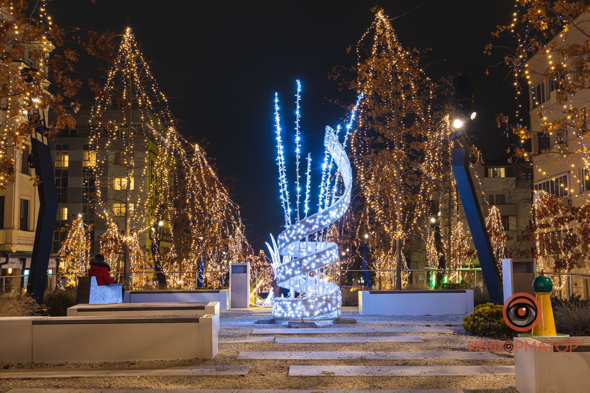 Фонтан из гирлянд?