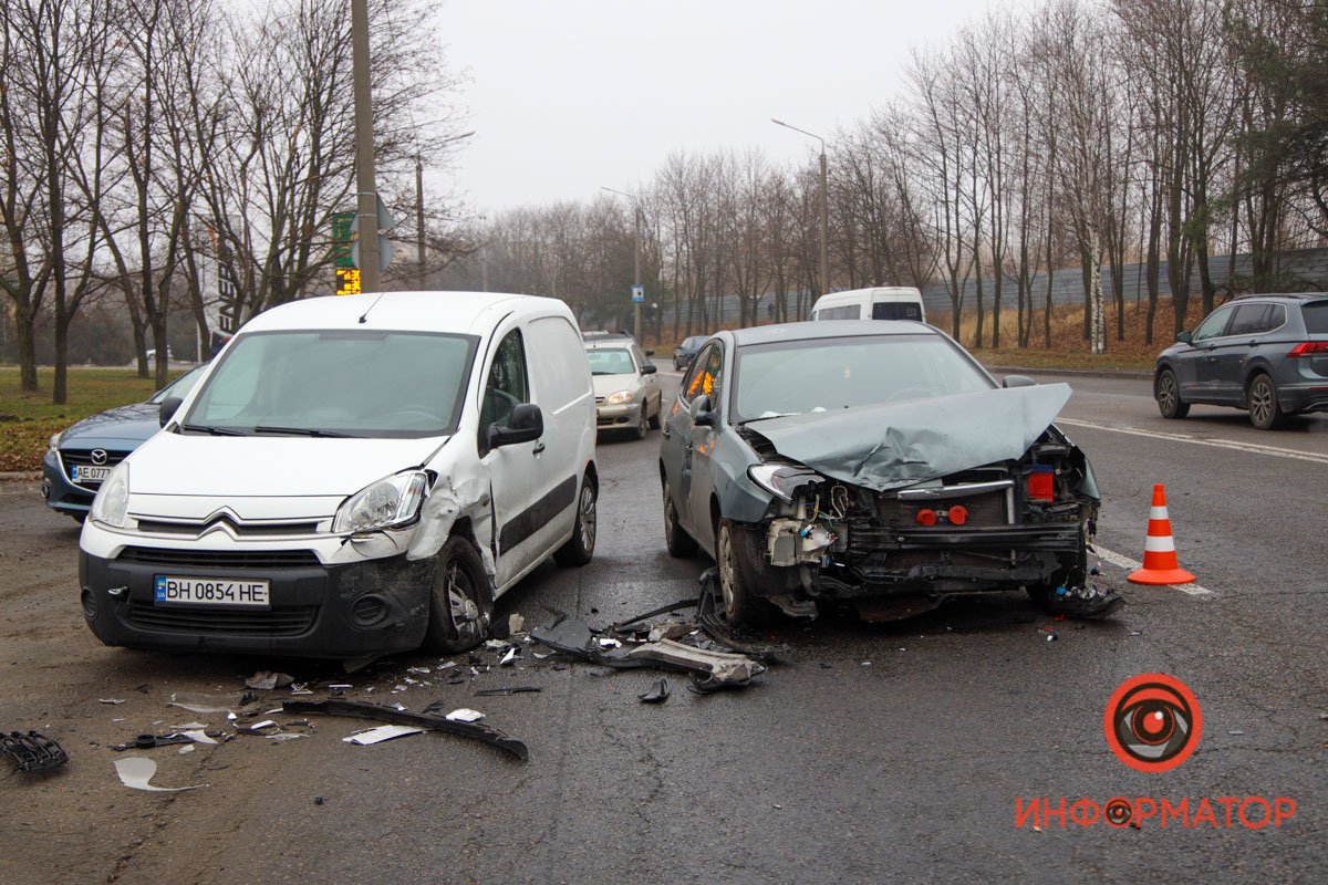 Тройное ДТП в Днепре на Космической: пострадал 15-летний парень 6