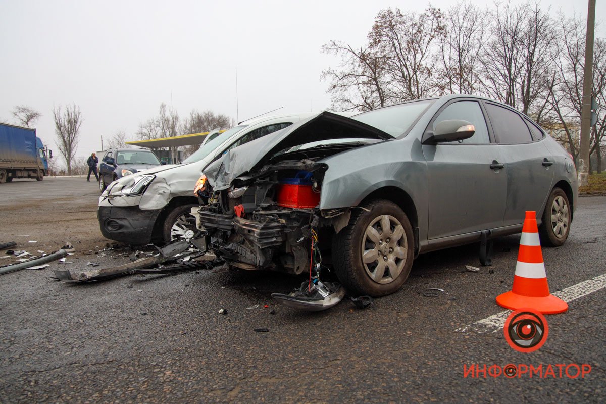 Тройное ДТП в Днепре на Космической: пострадал 15-летний парень 13