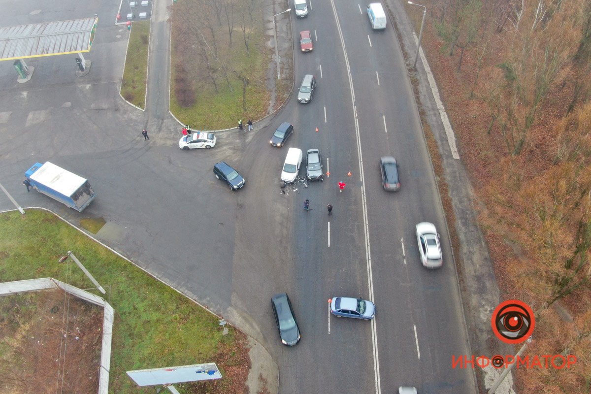 Тройное ДТП в Днепре на Космической: пострадал 15-летний парень 16