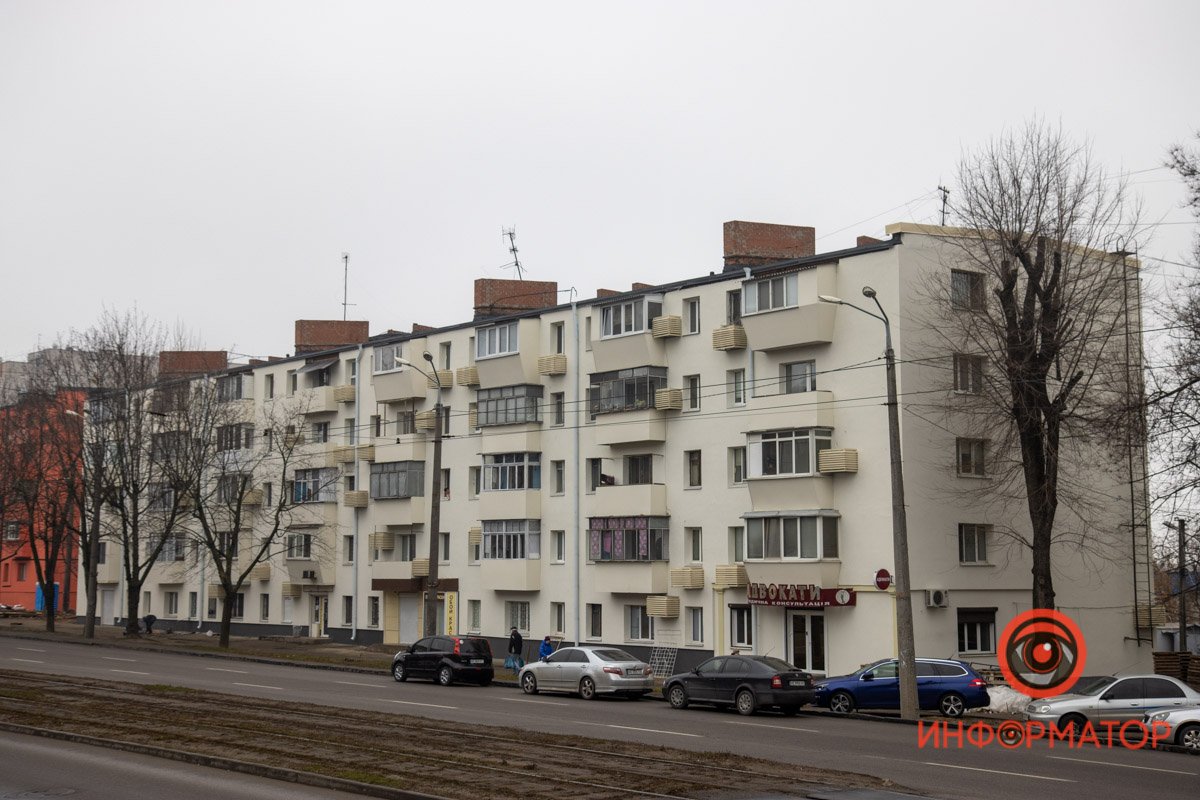 Дома со всех сторон закрыты взрослыми деревьями Дома со всех сторон закрыты взрослыми деревьями