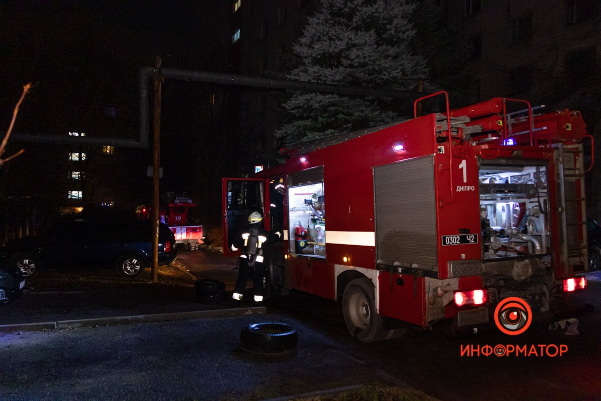 На месте работает 3 единицы спасательной техники и скорая помощь