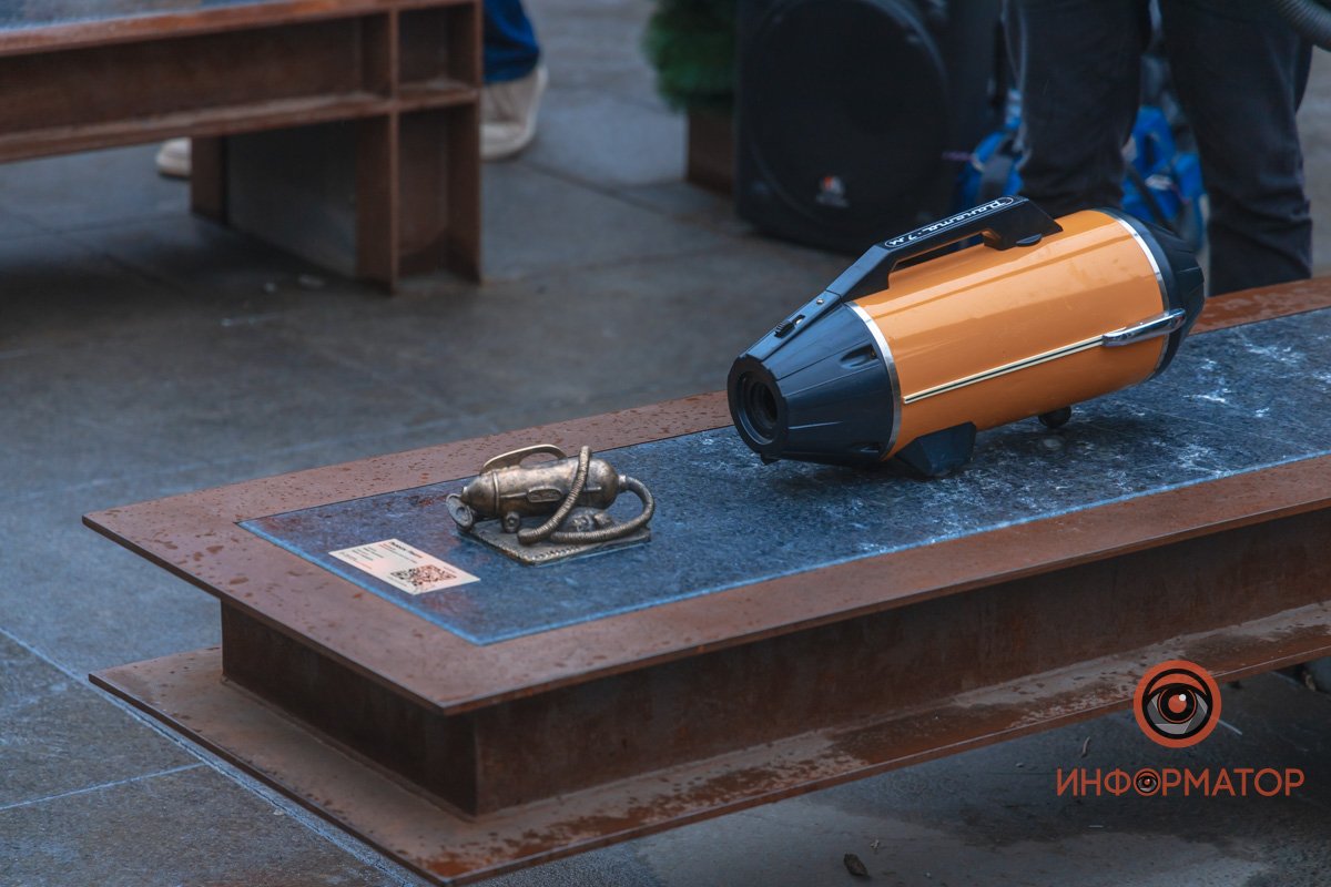 Мини-скульптура пылесос "Ракета"