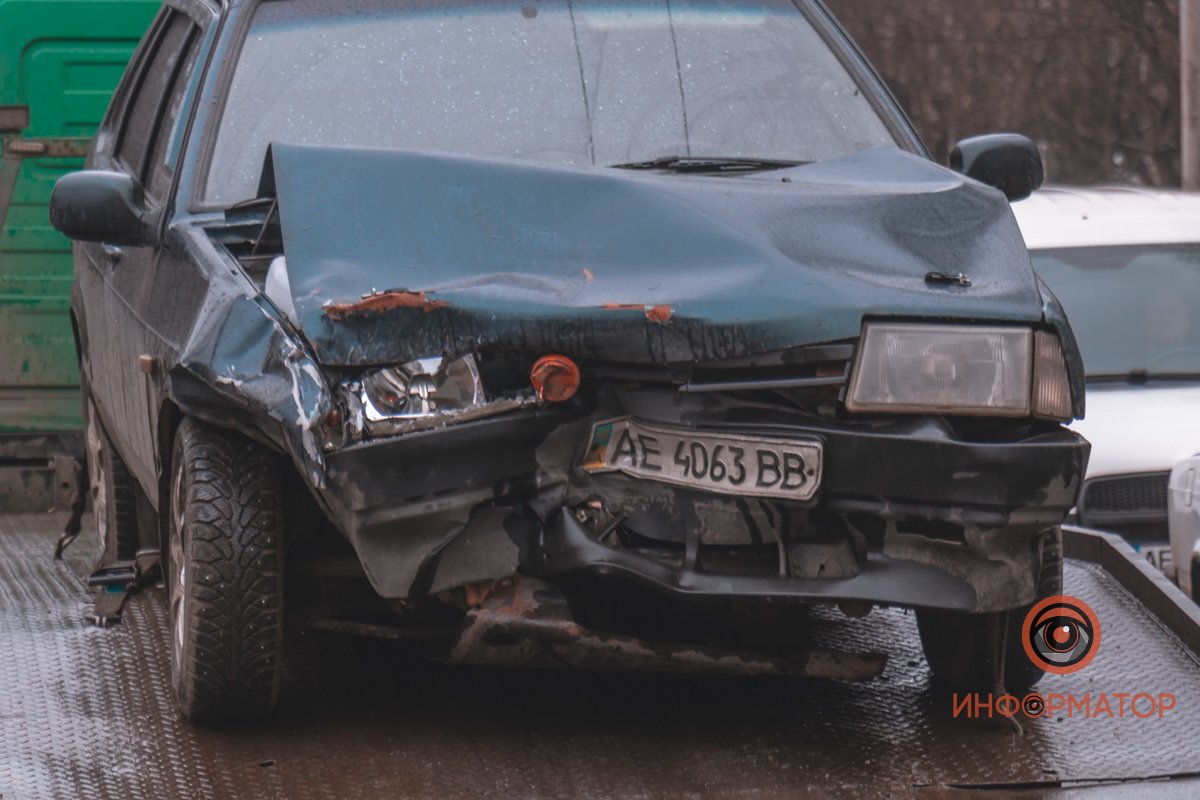 Здесь столкнулись Kia и ВАЗ Здесь столкнулись Kia и ВАЗ