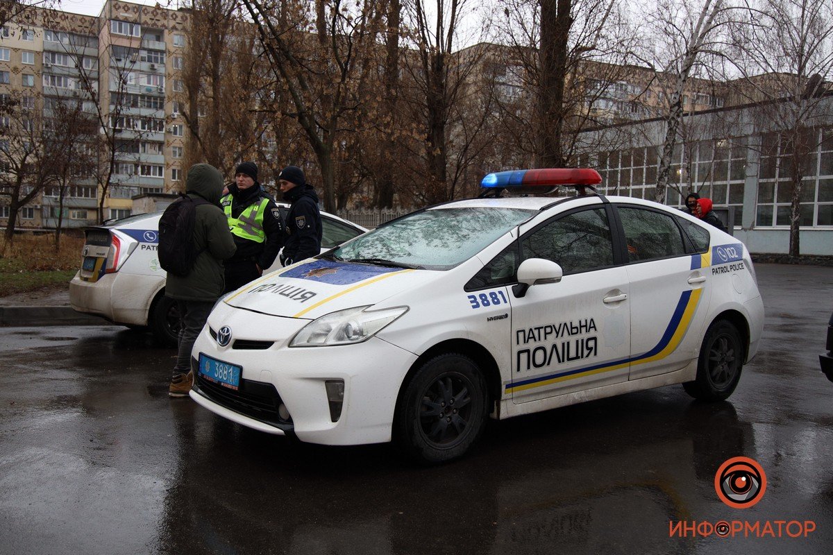 Возле школы №111 было неспокойно Возле школы №111 было неспокойно