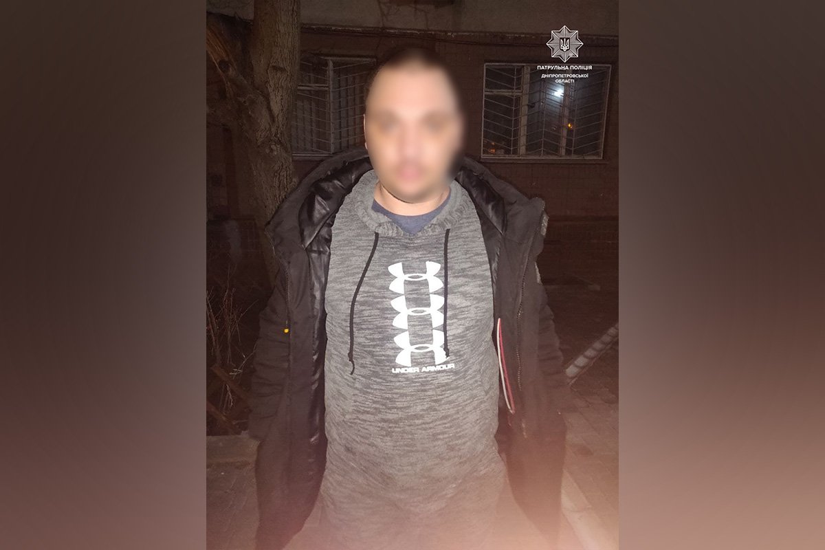 В Днепре пьяный мужчина попросил знакомую подвезти его, а потом угнал ее машину 1