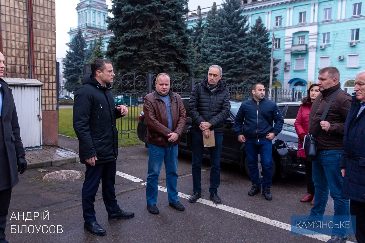 Мэр Каменского провел объезд города на предмет уборки листвы 7
