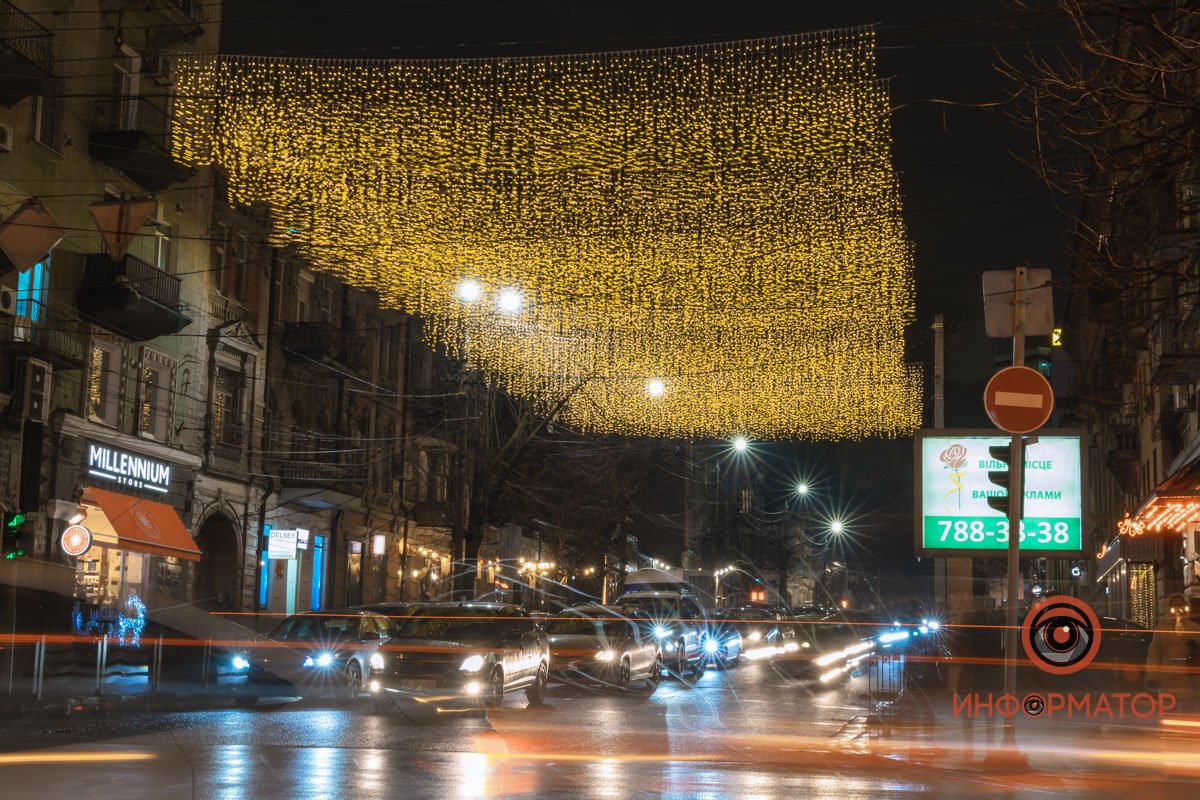 В Днепре улица Сечевых Стрельцов засияла ярко-золотыми огнями 1