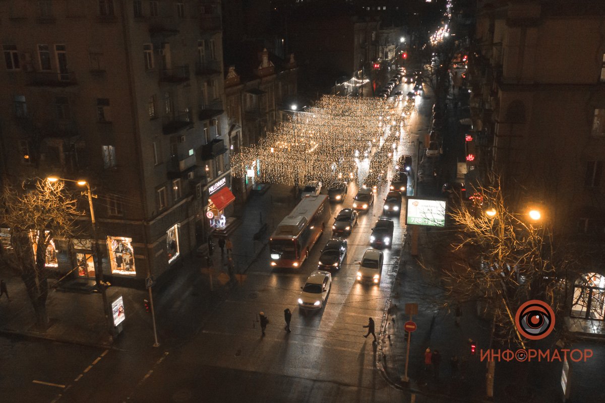 В Днепре улица Сечевых Стрельцов засияла ярко-золотыми огнями 2