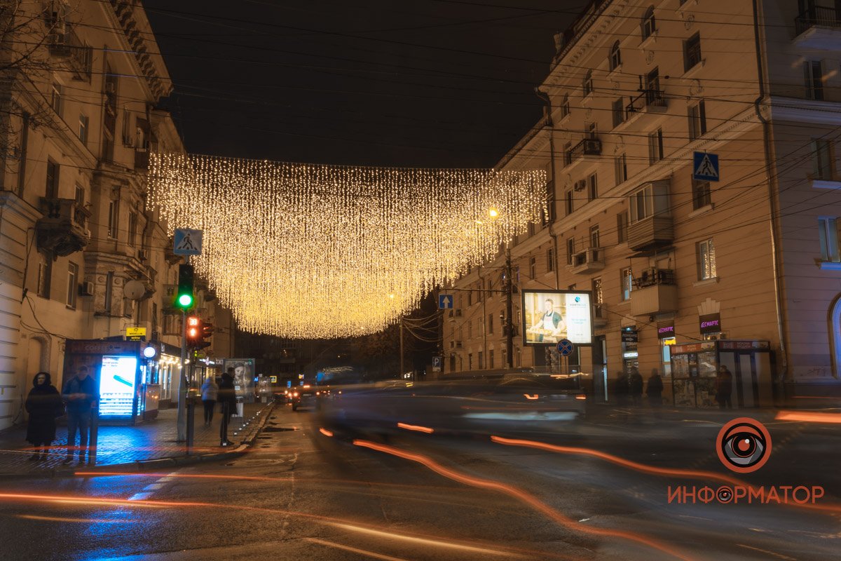 В Днепре улица Сечевых Стрельцов засияла ярко-золотыми огнями 3